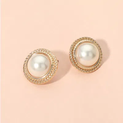 Fashnzfab Textured Frame Classic Pearl Stud Earrings In Gold