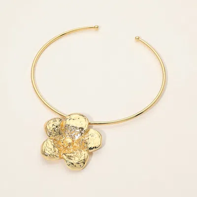 Fashnzfab Textured Metal Floral Pendant Choker Necklace In Gold