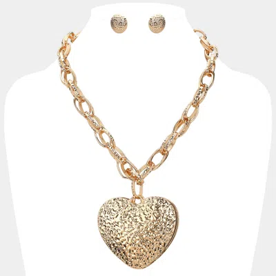 Fashnzfab Textured Metal Heart Pendant Chunky Industrial Chain Statement Necklace In Gold