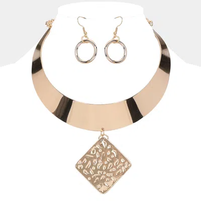 Fashnzfab Textured Metal Rhombus Pendant Pointed Necklace In Gold