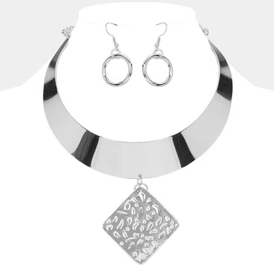 Fashnzfab Textured Metal Rhombus Pendant Pointed Necklace In Metallic