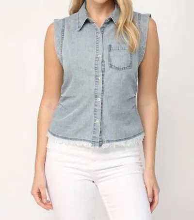 Fate Chambray Frayed Top In Washed Blue