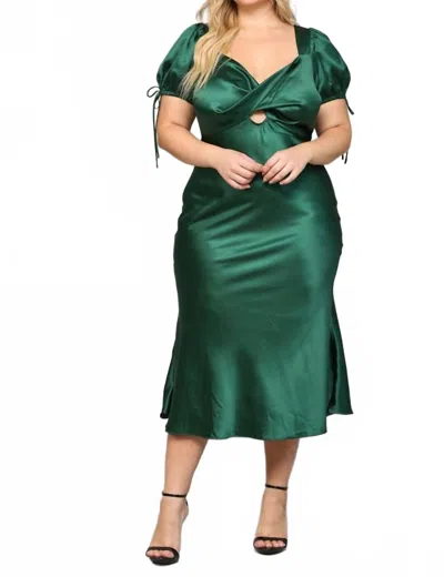 Fate Maeve Midi Dress - Plus In Emerald In Gold
