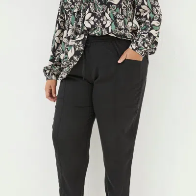 Fatface Plus Size Lyme Cargo Cuffed Joggers In Black
