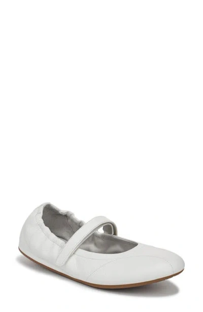 Favorite Daughter Emilia Ballet Flat In White