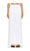 Favorite Daughter The Slip It On Pant In 화이트