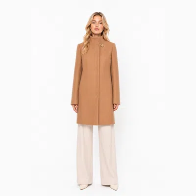 Fay Coats In Nude
