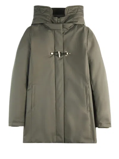 FAY STRUCTURED FIT GREEN COAT WITH TIMELESS ELEGANCE