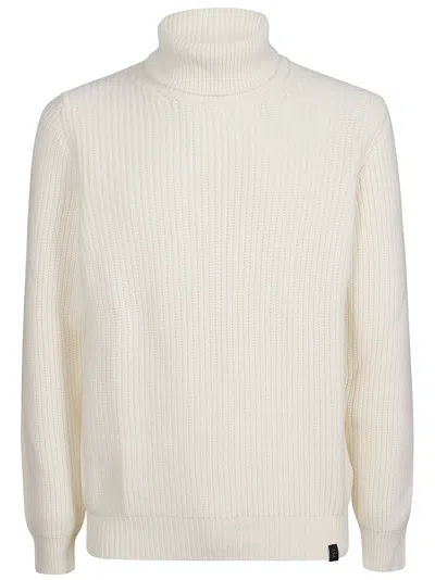 Fay Turtle Neck Sweater In Bianco Latte