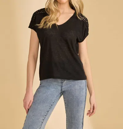 Fdj Short Sleeve V-neck Top In Black