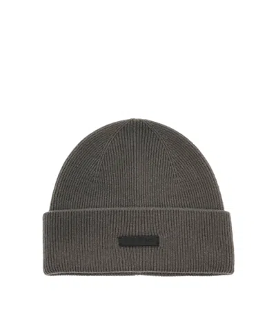 FEAR OF GOD FEAR OF GOD LOGO PATCH RIBBED KNIT BEANIE