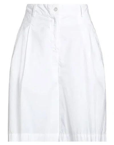Fedeli Woman Shorts & Bermuda Shorts White Size 6 Cotton