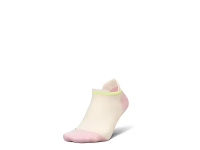 Feetures Elite Max Cushion No Show Tab No Show Socks Shoes Sandy Melon: Sm (us Women's Shoe 4-6.5) In Neutral