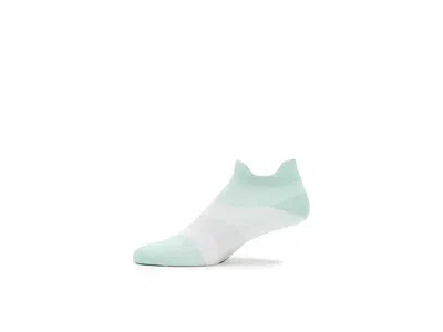Feetures Elite Ultra Light Tab Quarter Length Socks Shoes Supine Sage: Sm (us Women's Shoe 4-6.5) In White
