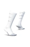 Feetures Graduated Compression Light Cushion Knee High Compression Socks In White