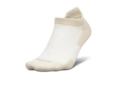 Feetures High Performance Max Cushion Tab Quarter Length Socks Shoes Chai Latte: Sm (us Women's Shoe 4-6.5) In White
