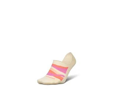 Feetures Women's Everyday Invisible Women's Knee High Socks Shoes Breezy Coral: Sm (us Women's Shoe 4-6.5) In Neutral