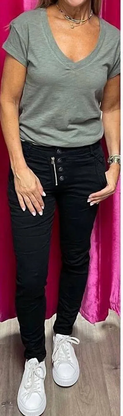 Femme Fatale Four Button Signature Pant In Black