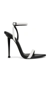 Femme La Ford Sandal In Black,white
