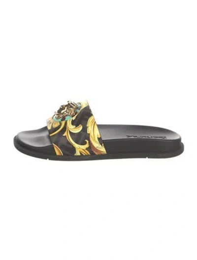 Pre-owned Fendace Medusa Insignia Rubber Slides In Black