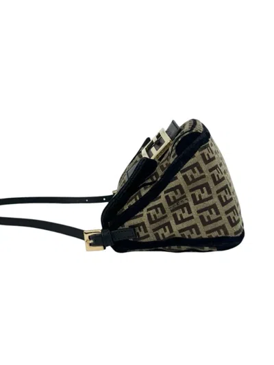 Pre-owned Fendi 2000-2010 Zucchino Canvas Shoulder Bag In Neutrals