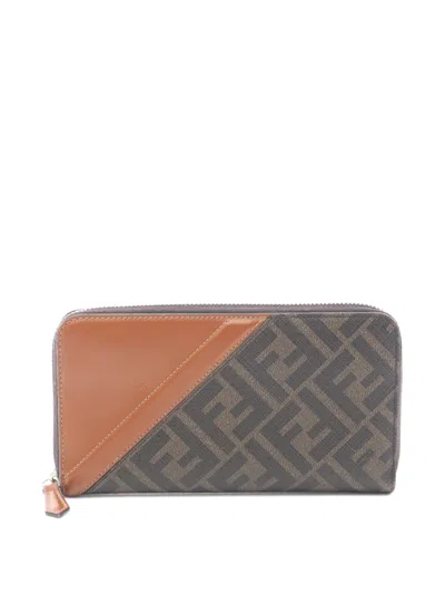 Pre-owned Fendi 2000s Diagonal Zip Round-zipper Wallet In Neutral