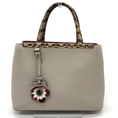 Pre-owned Fendi Beige Leather Handbag Shoulder Bag () In Sand