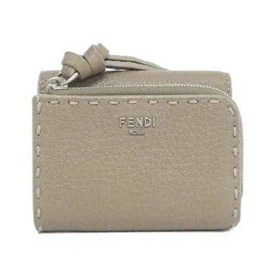 Pre-owned Fendi Beige Leather Middle Wallet (bi-fold) () In Sand
