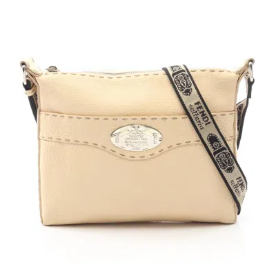 Pre-owned Fendi Beige Leather Shoulder Bag () In Sand