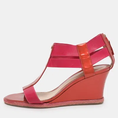 Pre-owned Fendi Brick Red/pink Patent Leather And Elastic Fabric T Strap Espadrille Wedge Sandals Size 40