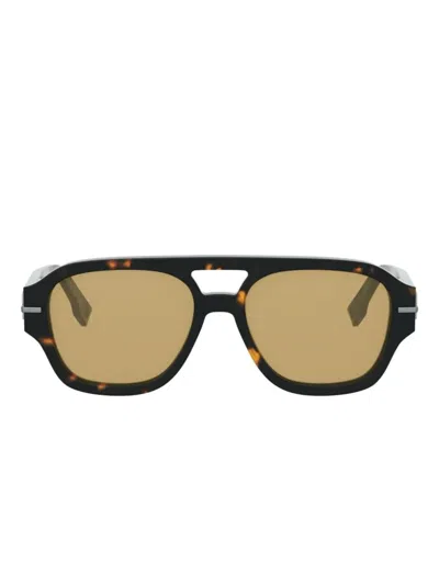 Fendi 브로우라인 선글라스 In Black