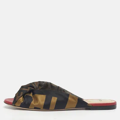 Pre-owned Fendi Brown/red Zucca Fabric Twist Knotted Flat Slides Size 38