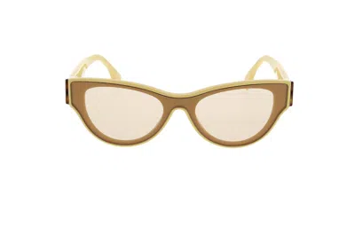 Fendi Cat-eye Frame Sunglasses In 39e