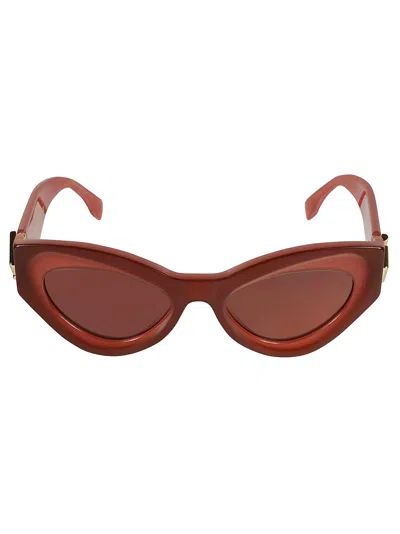 Fendi Cat-eye Thick Sunglasses In 66y - Red