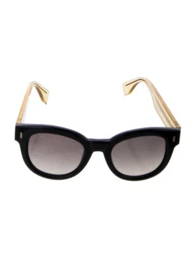 Pre-owned Fendi Cat-eye Tinted Sunglasses In Black