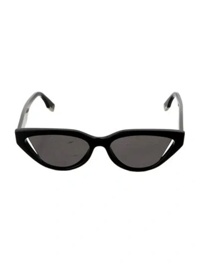 Pre-owned Fendi Cat-eye Tinted Sunglasses In Black