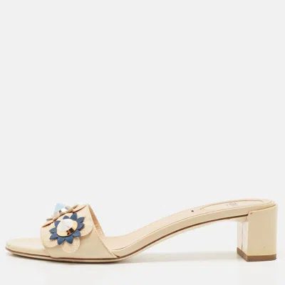 Pre-owned Fendi Cream Patent Leather Flower Embellished Slide Sandals Size 39