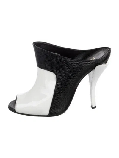 Pre-owned Fendi Embossed Leather Mules In Black/white