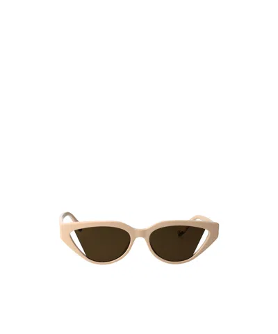 Fendi Eyewear Cat-eye Frame Sunglasses In Nude