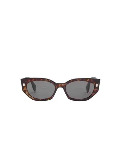 Fendi Fe40018i Logo Sunglasses With Smoke Lens In Brown