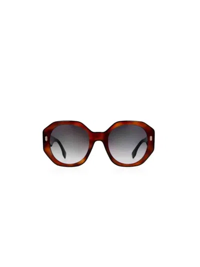 Fendi Fe40045i Geometric Sunglasses With Gradient Smoke Lens In Brown