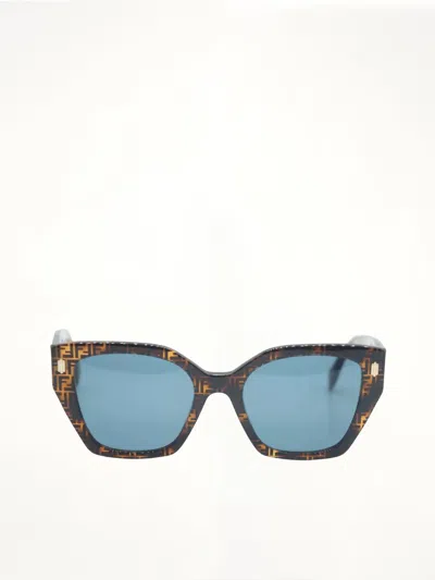 Fendi Fe40070f Sunglasses With Smoke Lens In Brown