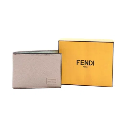 Pre-owned Fendi Ff Logo Plaque Light Gray Pebbled Calf Leather Bifold Wallet 7m0303