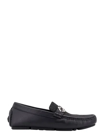 Fendi Round Toe Textured Leather Loafers In Black