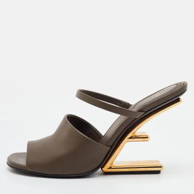 Pre-owned Fendi First Size 38 Brown Leather Slide Sandals