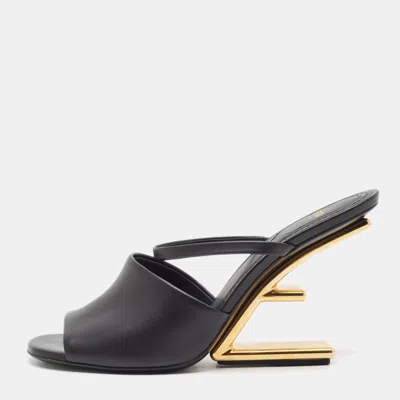 Pre-owned Fendi First Size 39 Black Leather Wedge Sandals