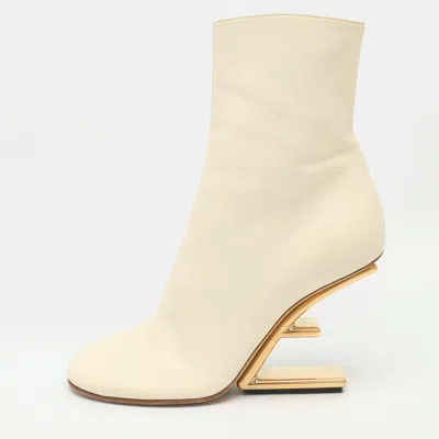 Pre-owned Fendi First Size 39 Cream Leather Ankle Length Boots In White