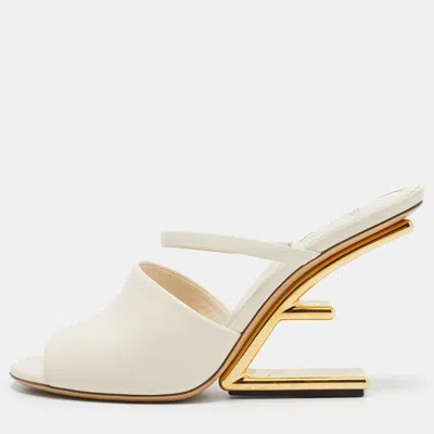 Pre-owned Fendi First Size 39 Cream Leather Slide Sandals