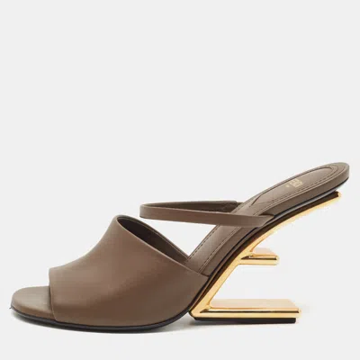 Pre-owned Fendi First Size 39.5 Brown Leather Slide Sandals