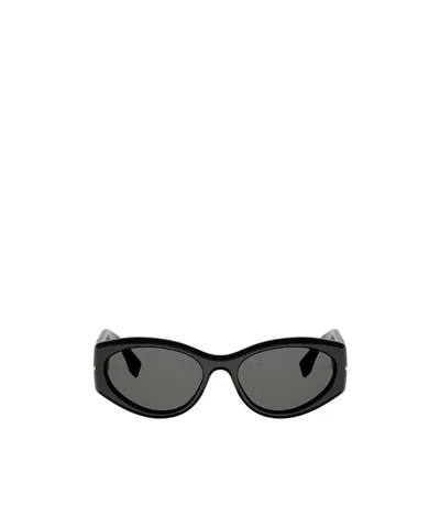 Fendi Full Frame Sunglasses In Black